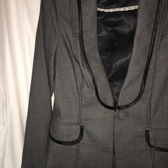 XOXO SUIT JACKET - Picture 2 of 5